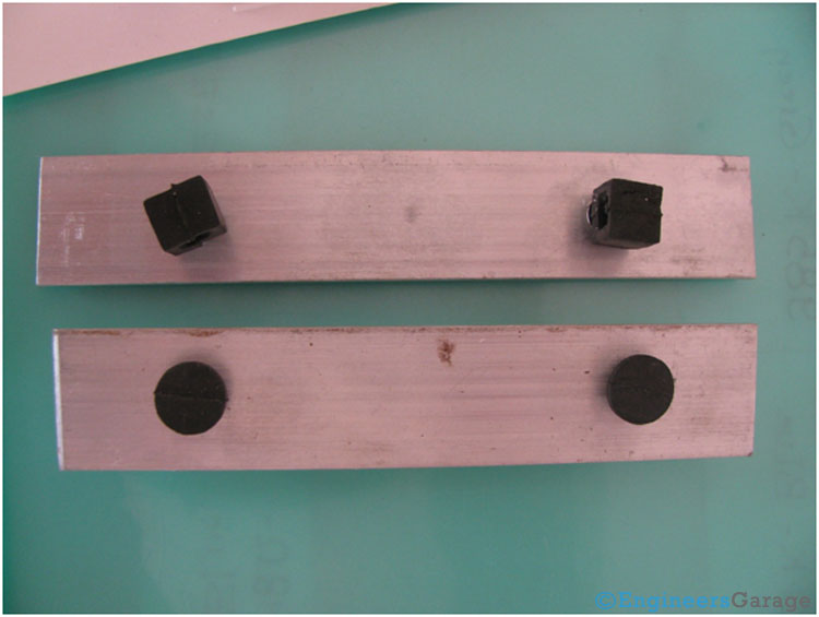 Arrangement-Rubber-Hooks-Aluminium-Sheets