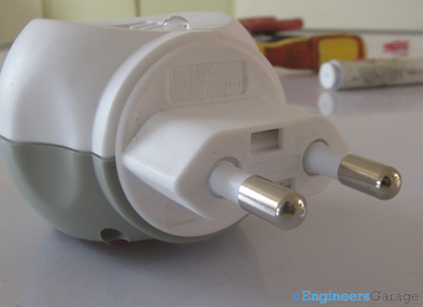 Back Side View of Repellent---Electrical Plug Switch and LED Back Side View of Repellent---Electrical Plug Switch and LED
