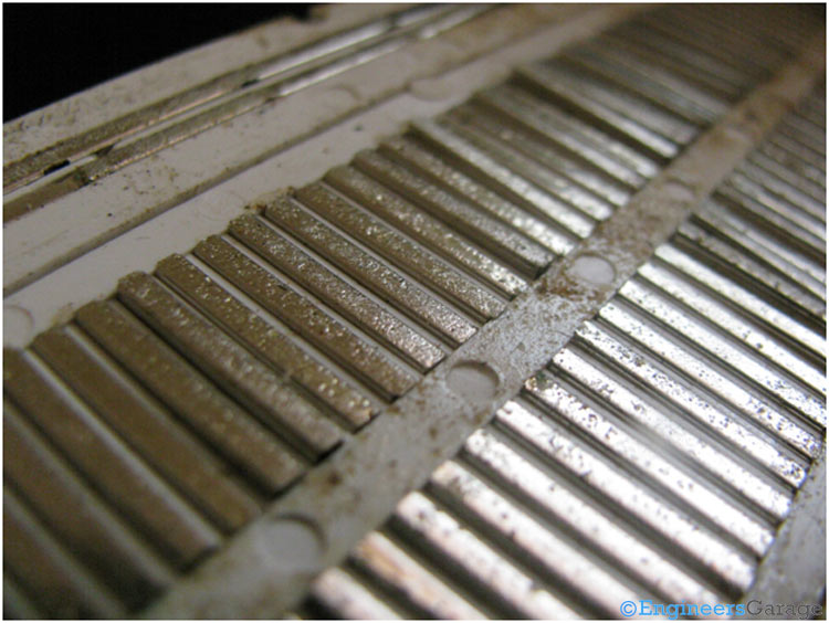 Bread Board Internal Structure—Arrangement of Metal Clips