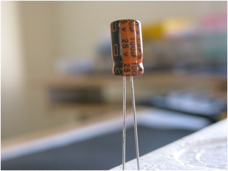 Commonly used simple electrolytic capacitor Commonly used simple electrolytic capacitor