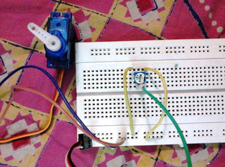 Controlling Servo Motor using Freeduino