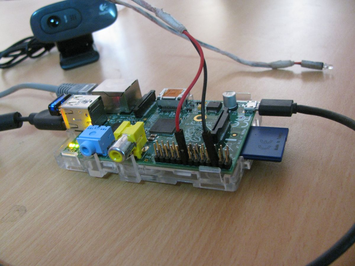 Female and Male Jumper Connections with Pi