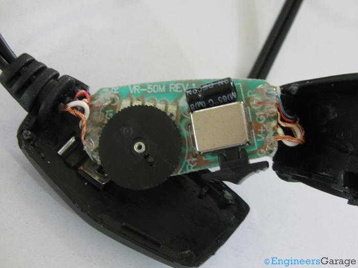 Image Showcasing Positioning of A Potentiometer Used For Controlling Volume In A Headset Image Showcasing Positioning of A Potentiometer Used For Controlling Volume In A Headset