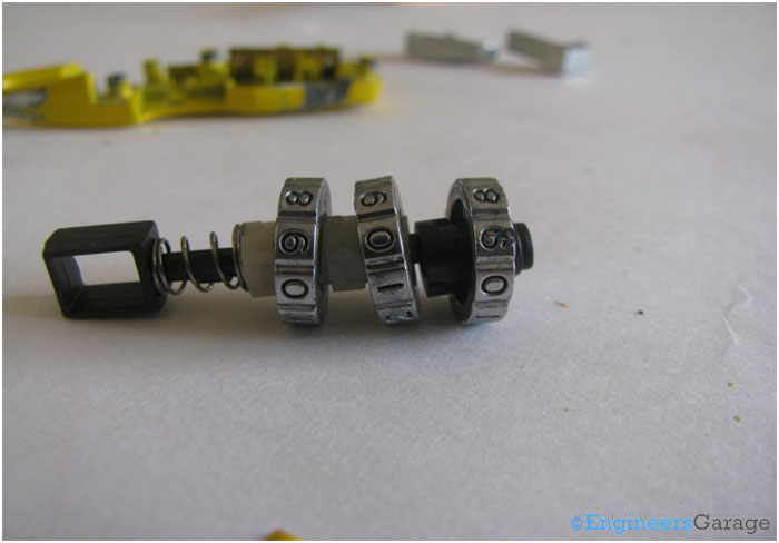 Image Showing Arrangement of Numbered Disks, Gears, and Shaft Inside Combination Lock