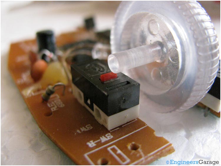 Image showing click mechanism of optical mouse Image showing click mechanism of optical mouse
