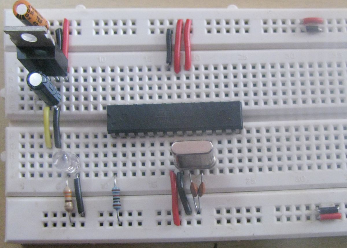 Installing 16MHz External Crystal & 22pF Capacitor On Breadboard