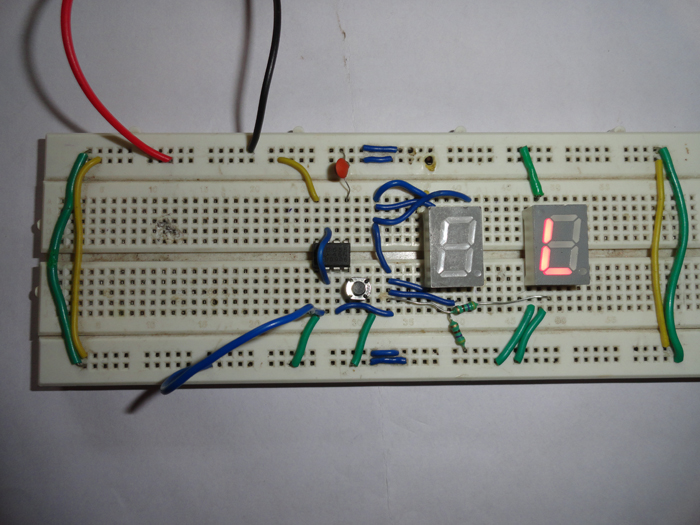  Logic high and low indicator on 7 segment display