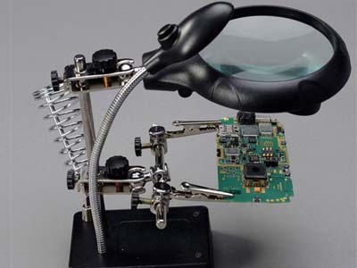 PCB Holder with Light and Magnifying Glass 